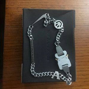 Alyx hero chain seen on Ian Connor,playboi carti